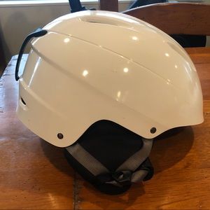 Giro Bevel ski helmet in white size medium